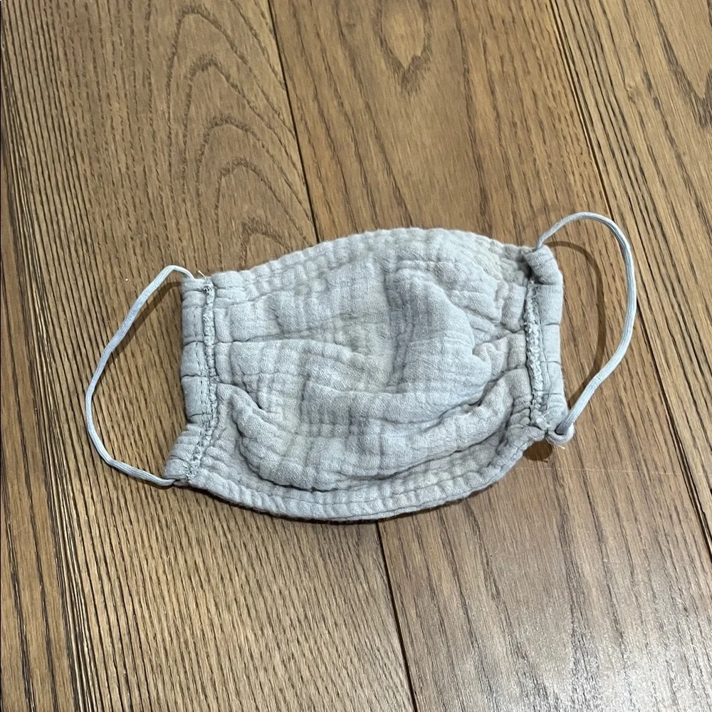 Light Gray Quilted Face Mask